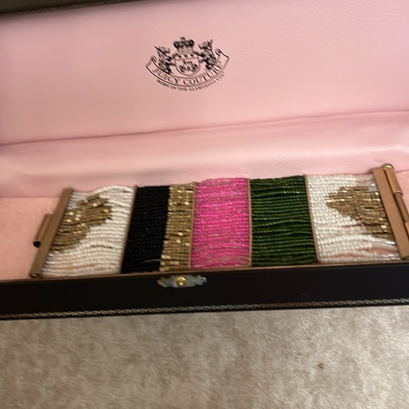 JUICY COUTURE multi strand bracelet made with tiny pearls.gold clasp - Picture 2 of 8